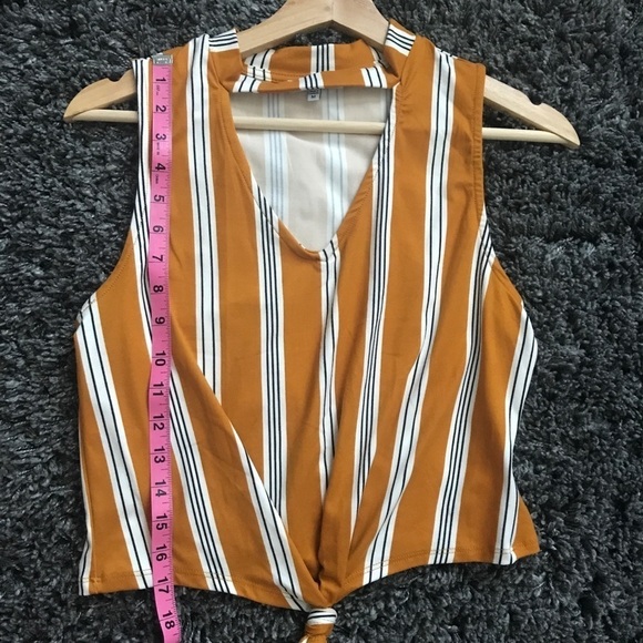 Iris sleeveless Top Choker neck mustard color size M. - Picture 6 of 12